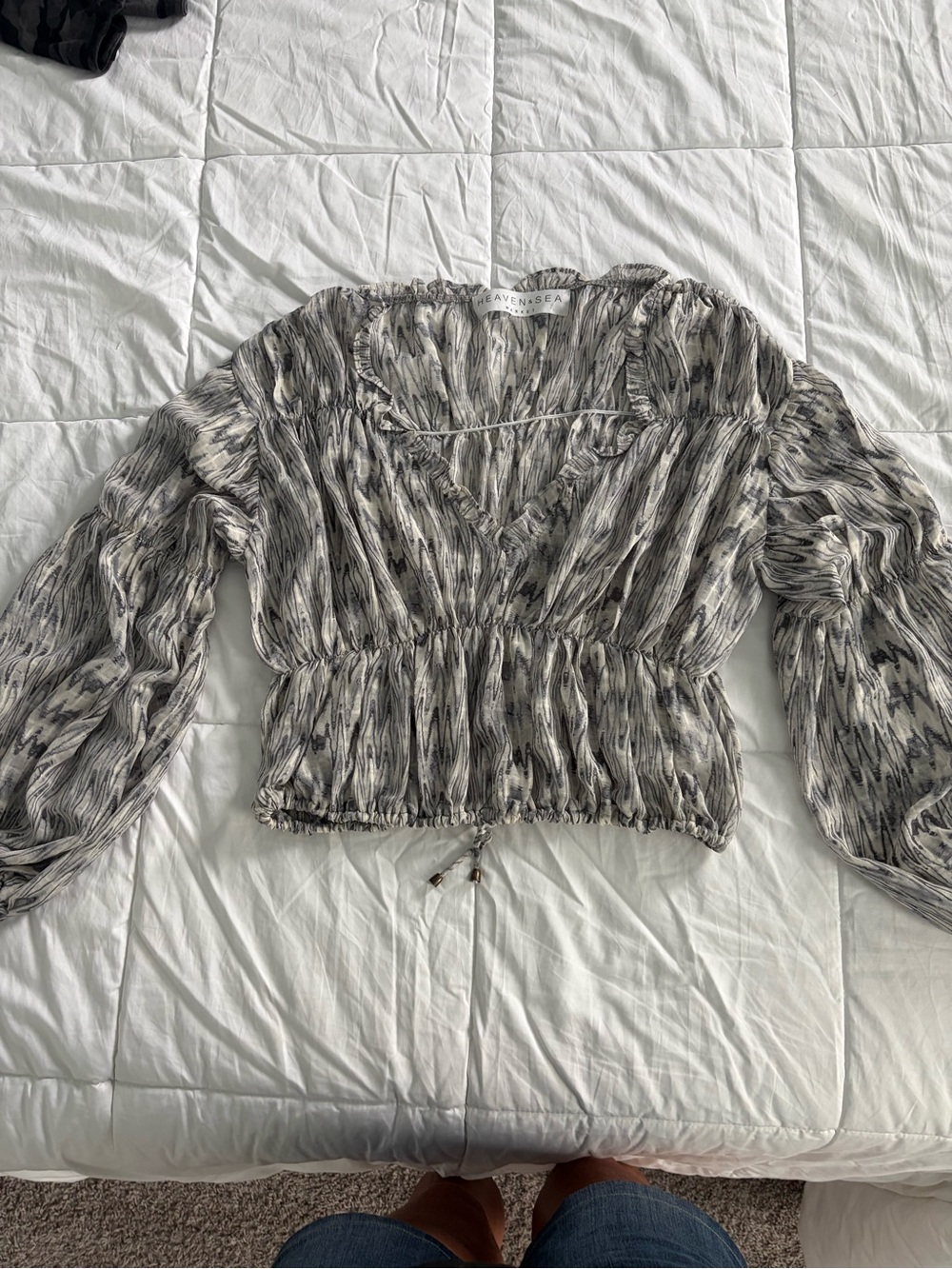 Gray Patterned Ruffled V-Neck Crop Top - Picture 5 of 10